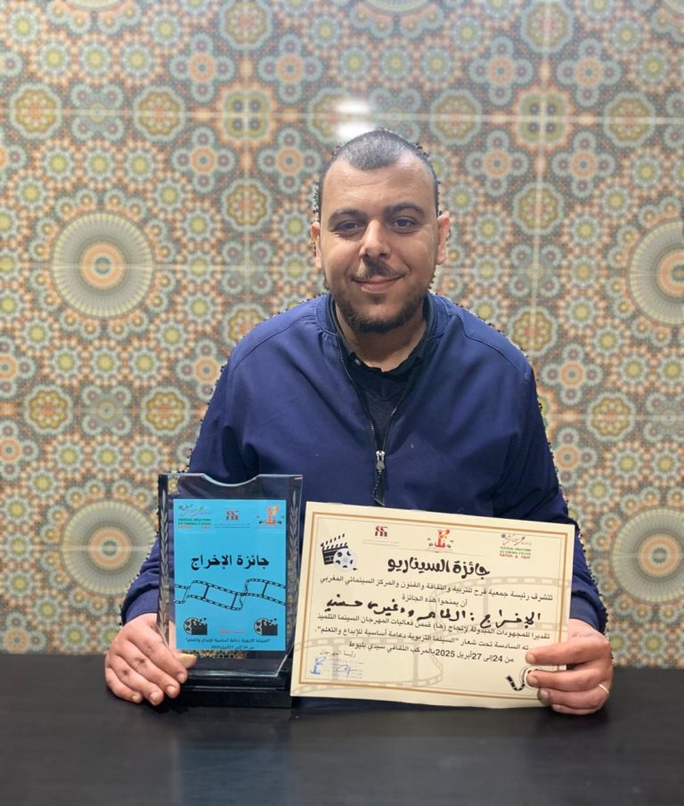 ضوء منصة بين الويدان المخرج الواعد الطاهر ودغيرى حسني