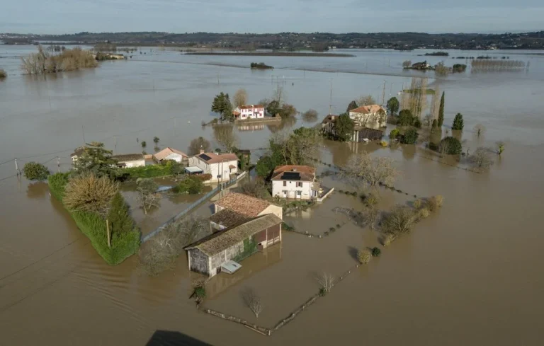 1444x920 une vue aerienne montre les eaux de crue entourant des maisons a jusix dans le departement du lot et garonne dans le sud ouest de la france le 18 fevrier 2026 photo d ed jones afp 1 le212 News